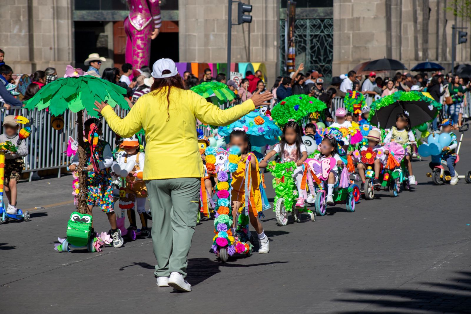 Apizaco celebra con alegría y participación el desfile de primavera 2026